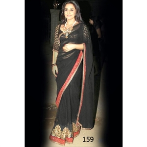 Picture of Vidya Balan in Black Sari at Filmfare Awards 2011 BWR159